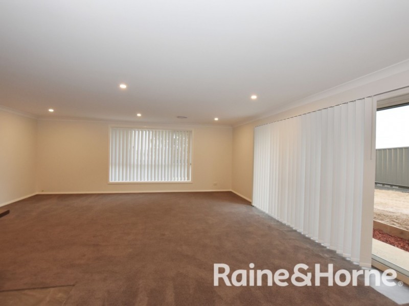 27 Emmaville Street, Orange NSW 2800