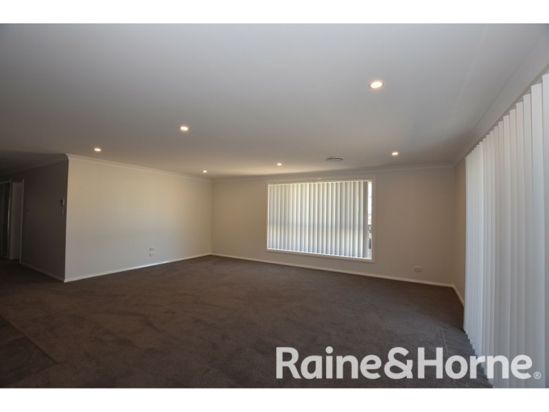 27 Emmaville Street, Orange NSW 2800