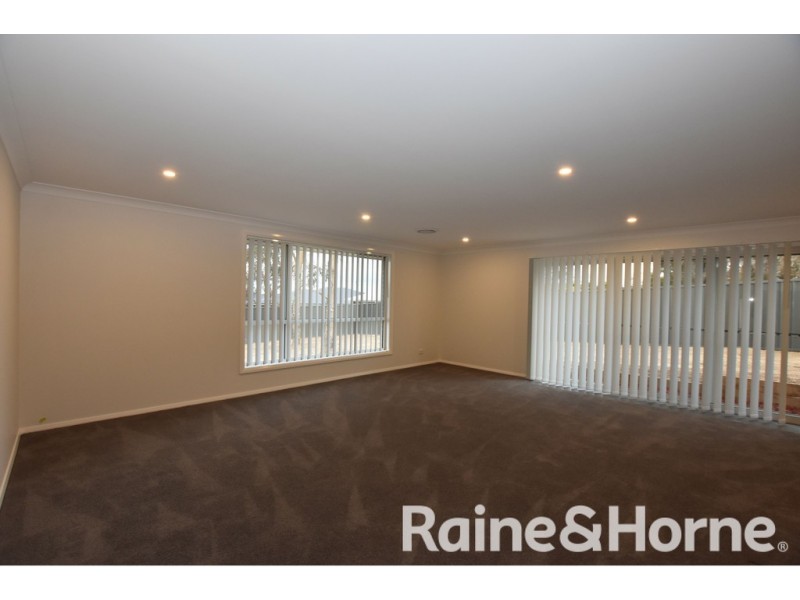 27 Emmaville Street, Orange NSW 2800