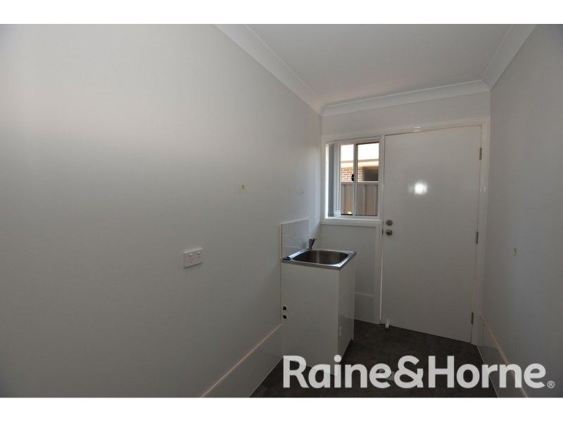 27 Emmaville Street, Orange NSW 2800