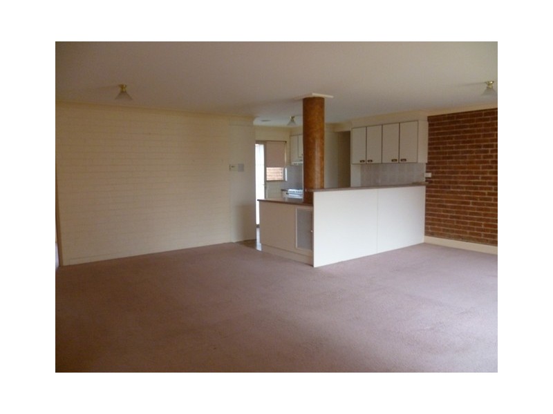 2B Agland Crescent, Orange NSW 2800