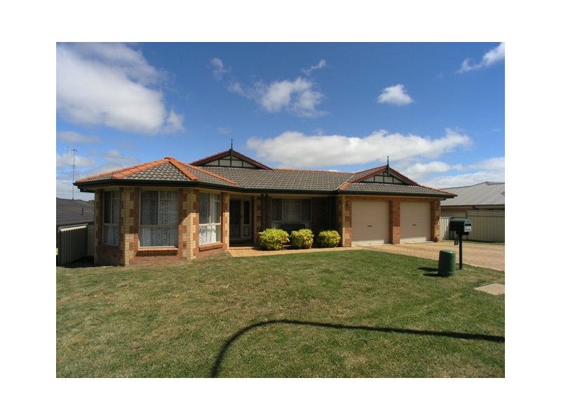 37 Booth Crescent, Orange NSW 2800