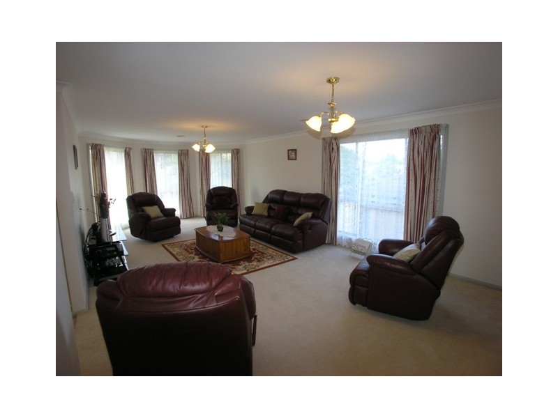 37 Booth Crescent, Orange NSW 2800