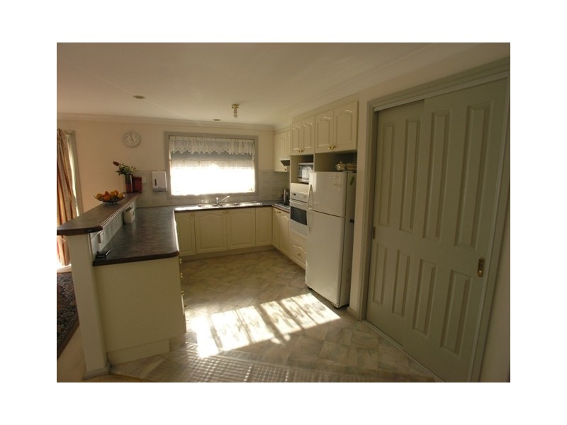 37 Booth Crescent, Orange NSW 2800