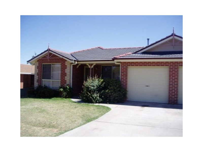 1/13 Hartas Lane, Orange NSW 2800