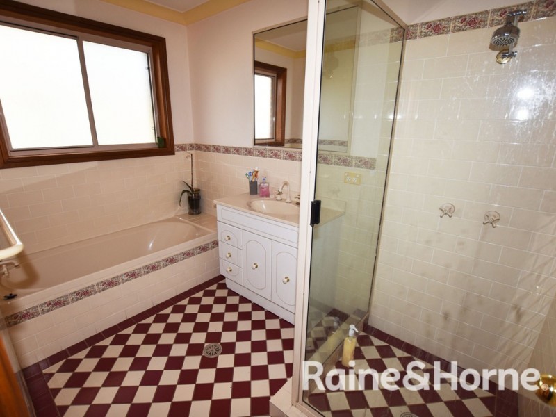 3 Hereford Place, Orange NSW 2800