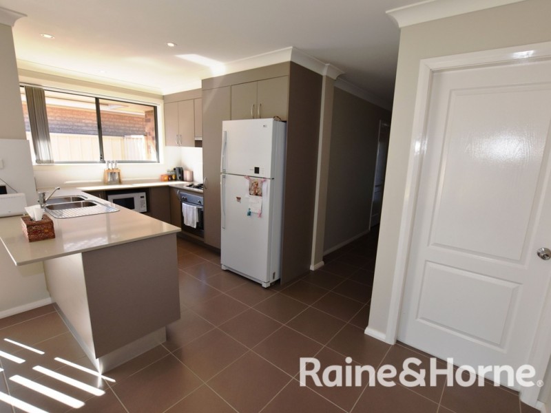 14 Onyx Place, Orange NSW 2800