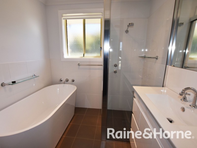 1 Amana Circuit, Orange NSW 2800