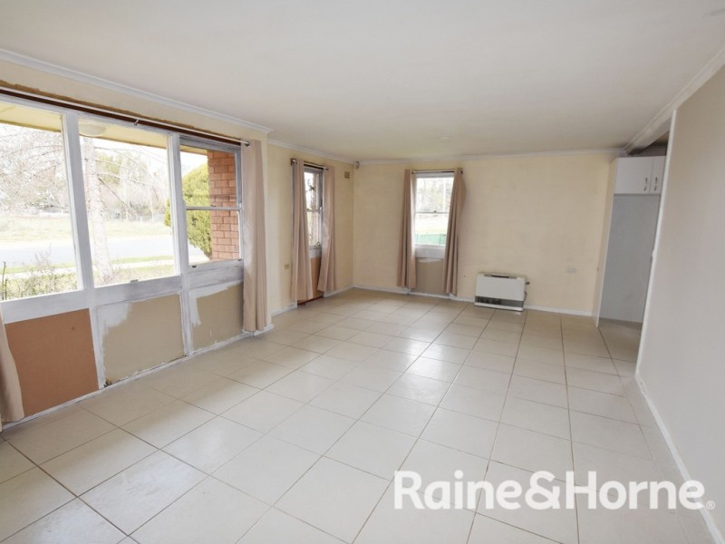 153 Lone Pine Avenue, Orange NSW 2800