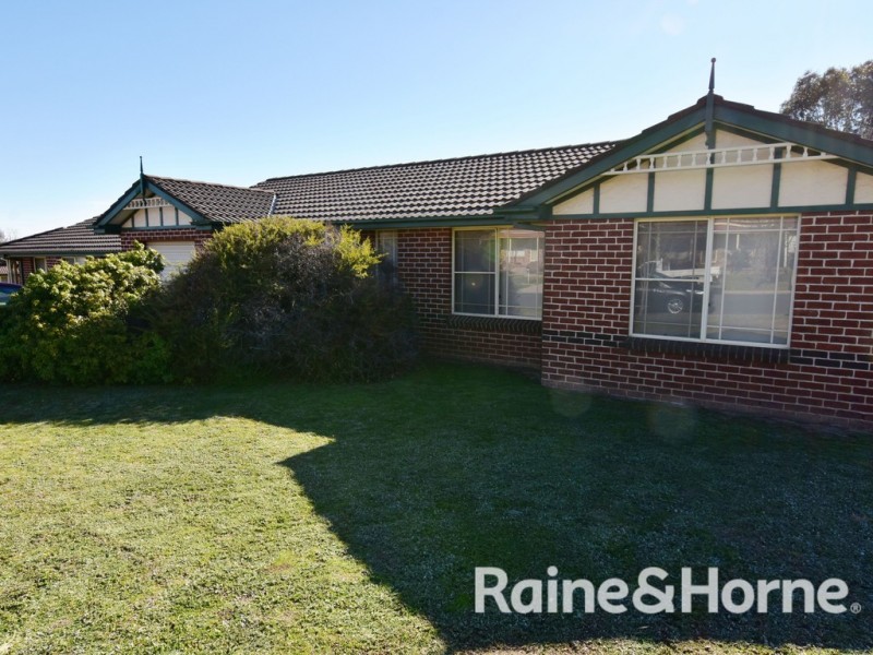 2/12 Turner Crescent, Orange NSW 2800