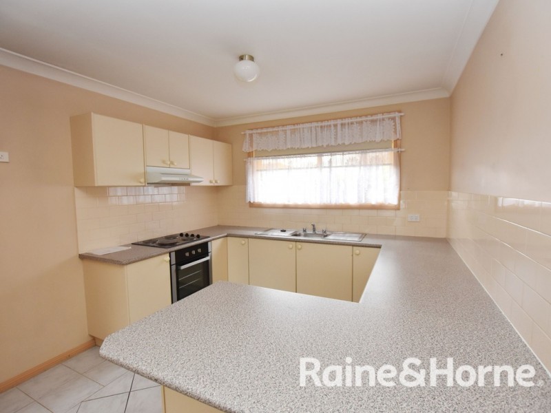 2/12 Turner Crescent, Orange NSW 2800