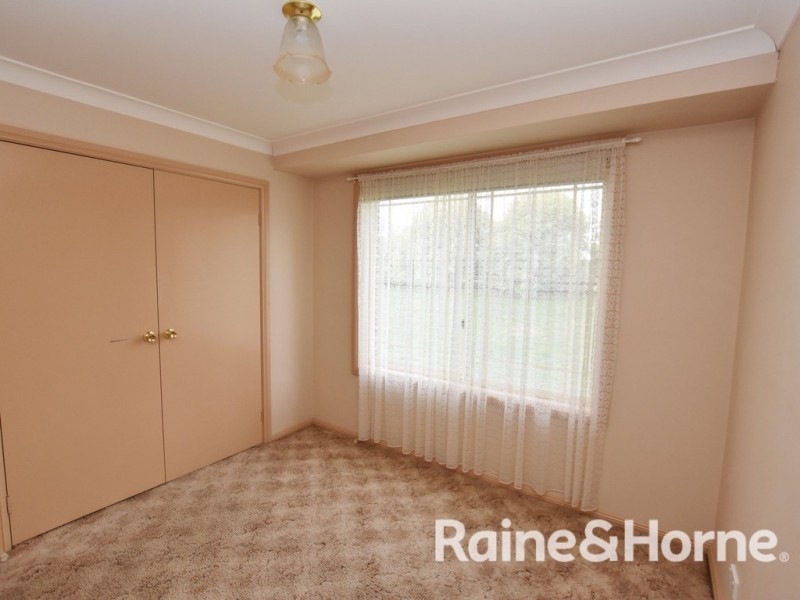 2/12 Turner Crescent, Orange NSW 2800