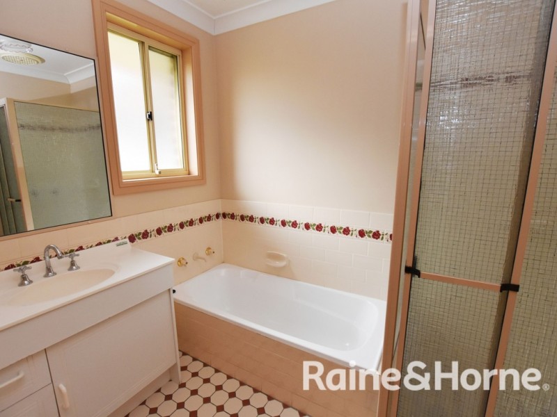 2/12 Turner Crescent, Orange NSW 2800