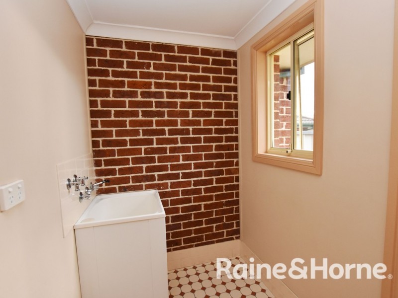 2/12 Turner Crescent, Orange NSW 2800