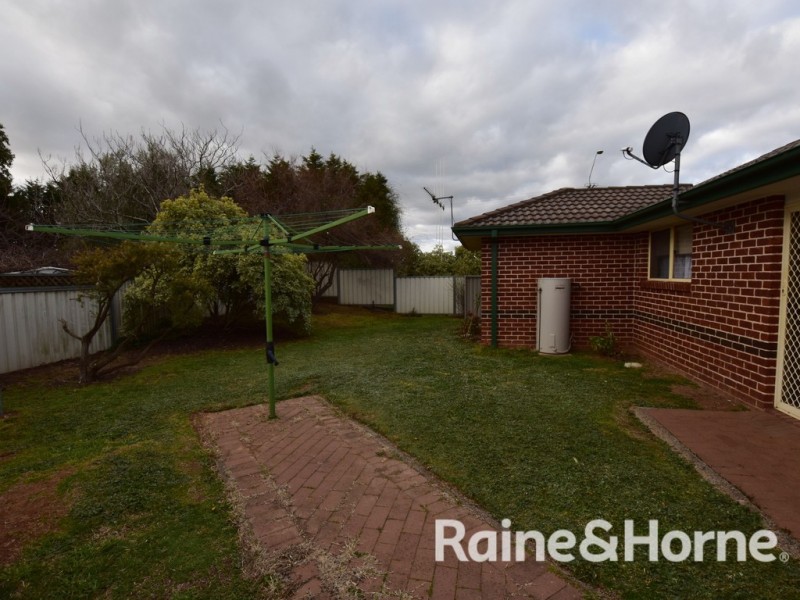 2/12 Turner Crescent, Orange NSW 2800