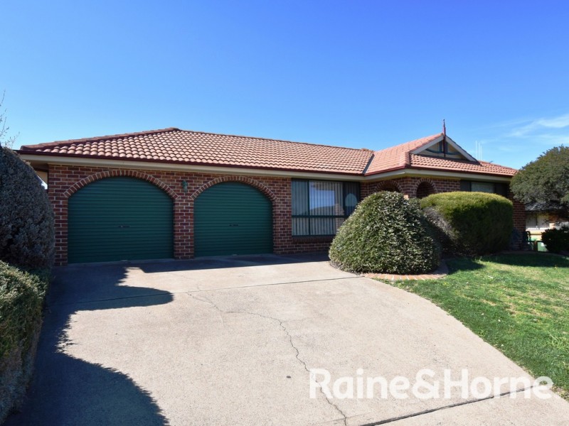 8 Melville Place, Orange NSW 2800