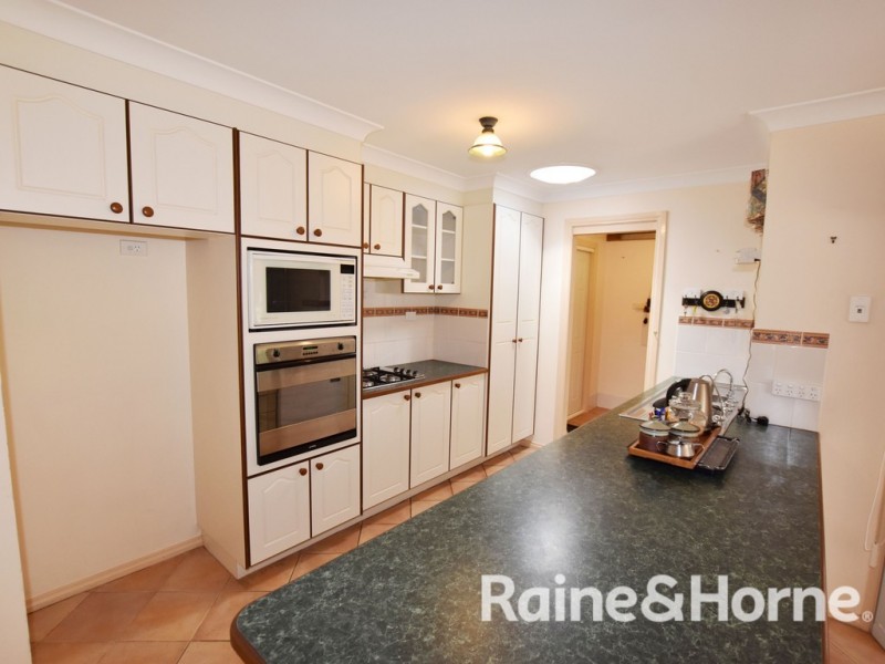 8 Melville Place, Orange NSW 2800