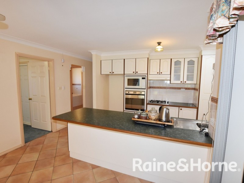 8 Melville Place, Orange NSW 2800