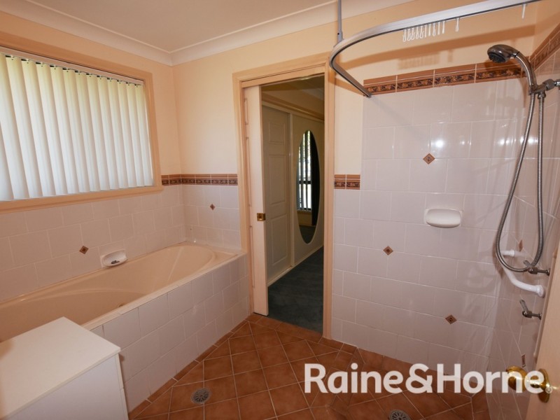 8 Melville Place, Orange NSW 2800