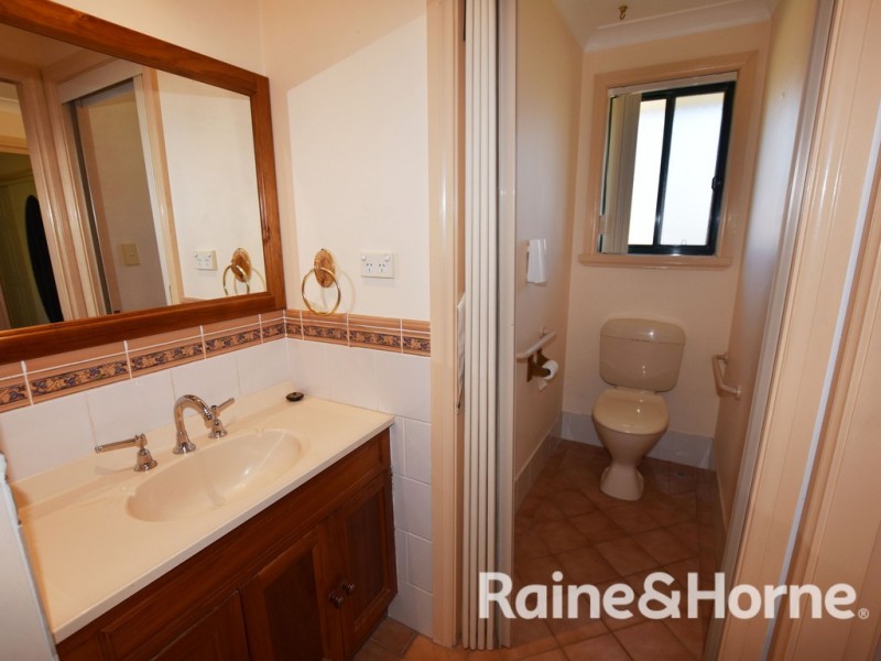 8 Melville Place, Orange NSW 2800