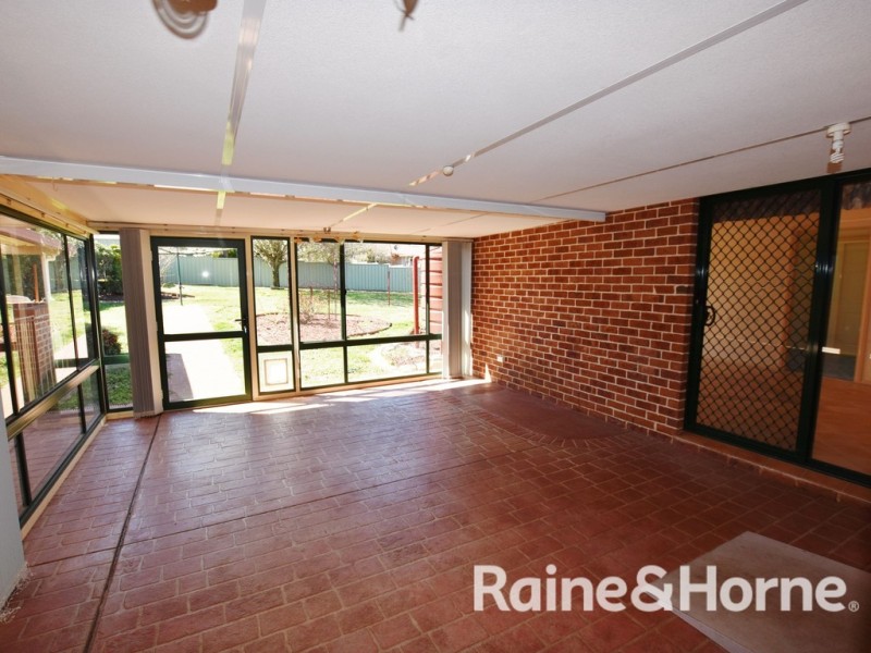 8 Melville Place, Orange NSW 2800