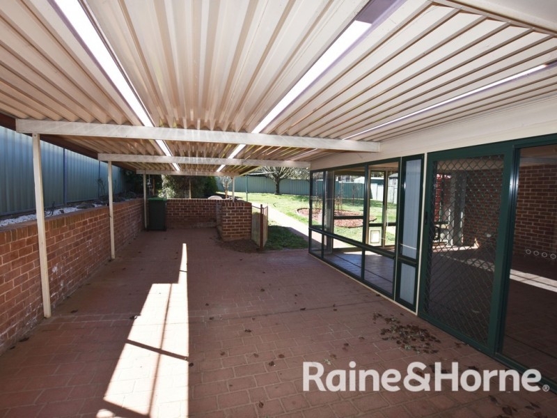 8 Melville Place, Orange NSW 2800