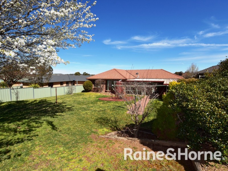 8 Melville Place, Orange NSW 2800