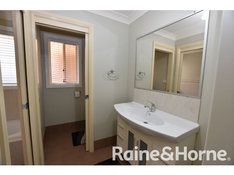 2a Cypress Street, Orange NSW 2800