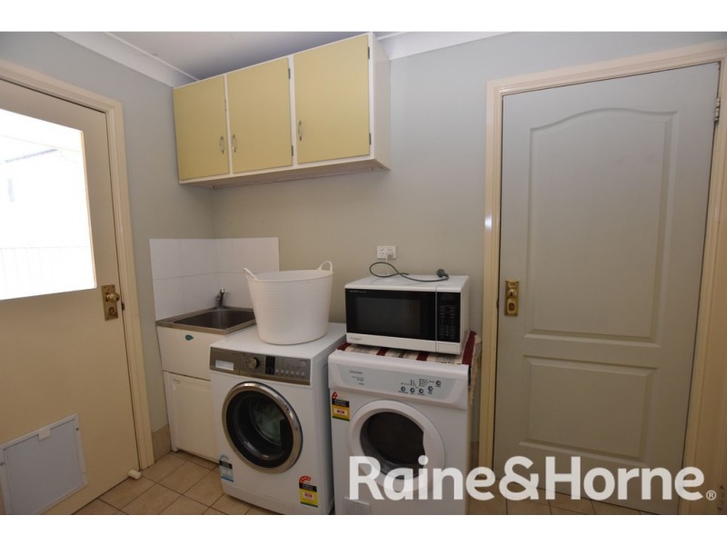 2a Cypress Street, Orange NSW 2800