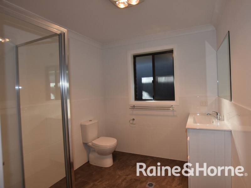 21A Buckland Drive, Orange NSW 2800