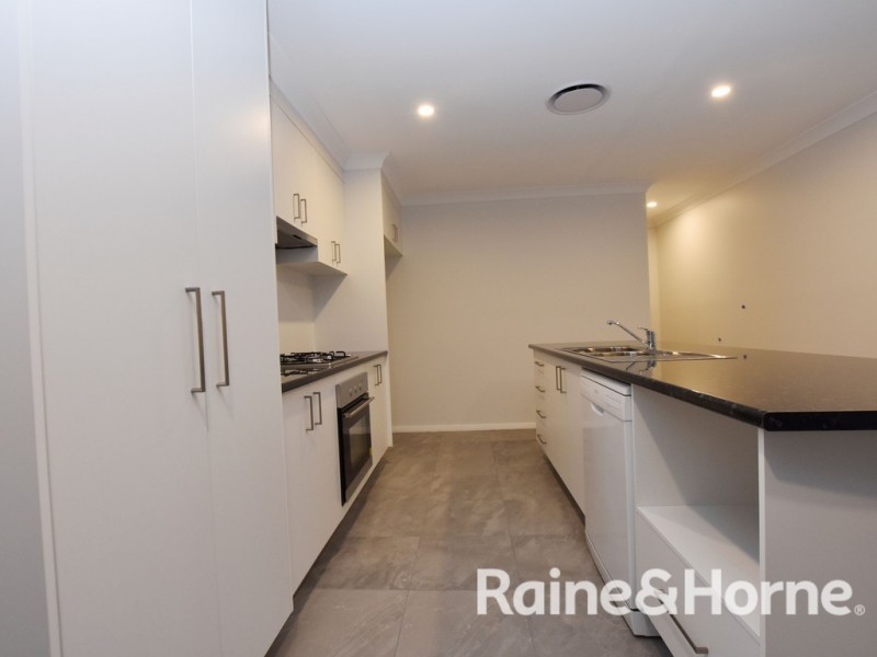 13 Platinum Drive, Orange NSW 2800
