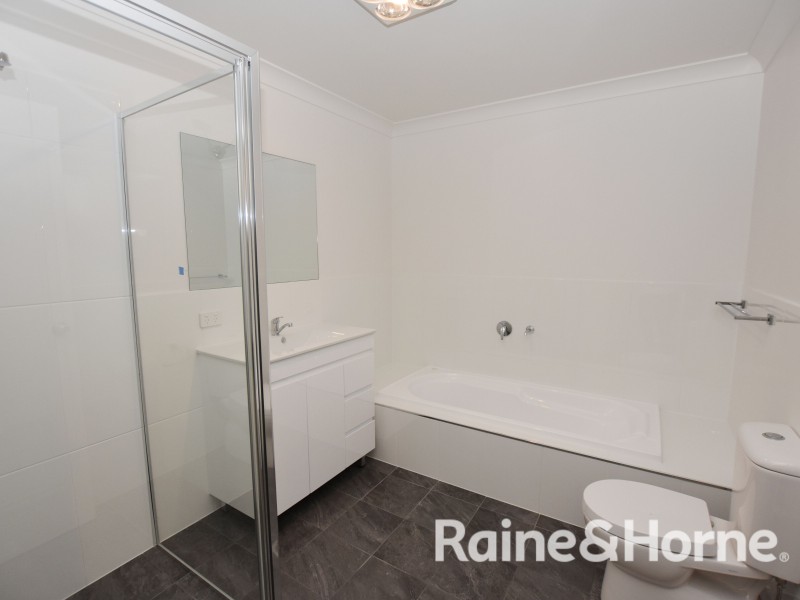 13 Platinum Drive, Orange NSW 2800
