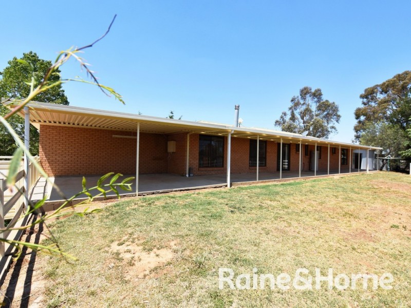 10 Narambla Drive, Orange NSW 2800