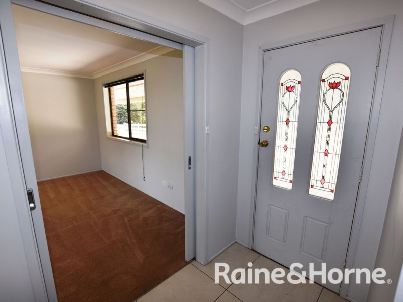 10 Narambla Drive, Orange NSW 2800