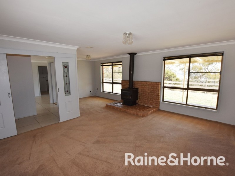 10 Narambla Drive, Orange NSW 2800