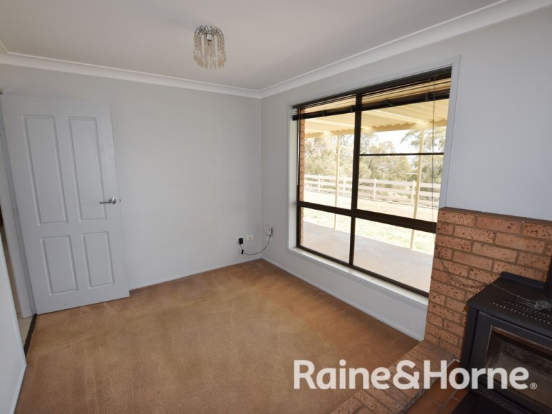 10 Narambla Drive, Orange NSW 2800