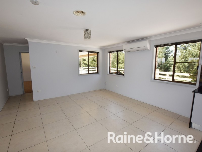 10 Narambla Drive, Orange NSW 2800