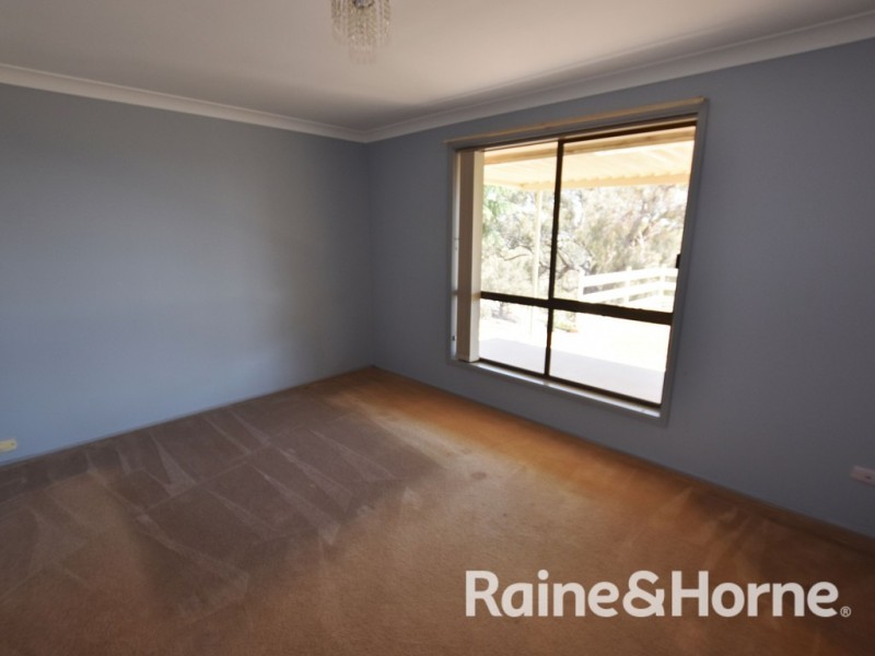 10 Narambla Drive, Orange NSW 2800