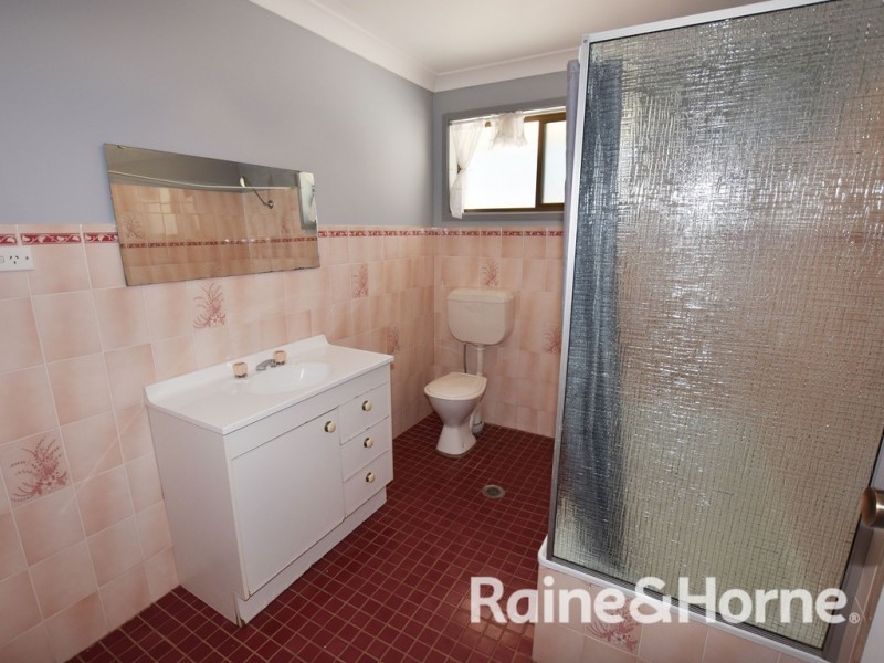 10 Narambla Drive, Orange NSW 2800