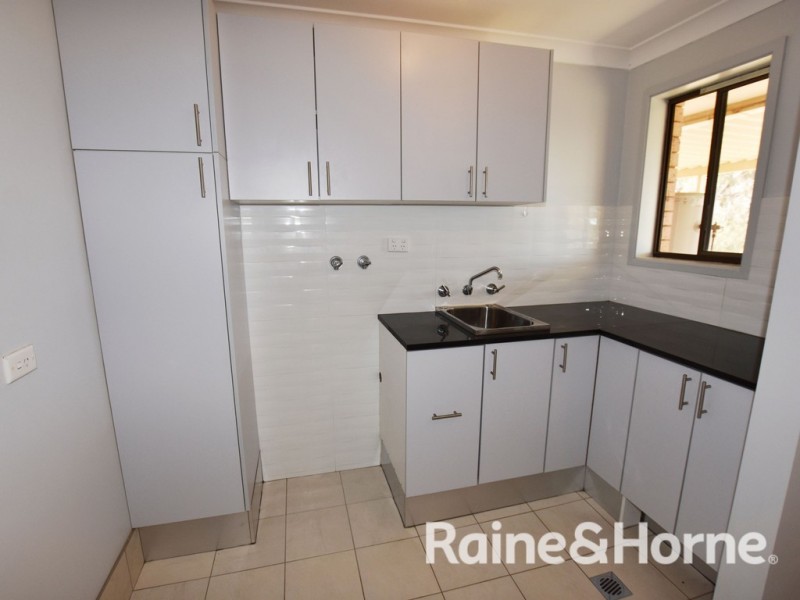 10 Narambla Drive, Orange NSW 2800