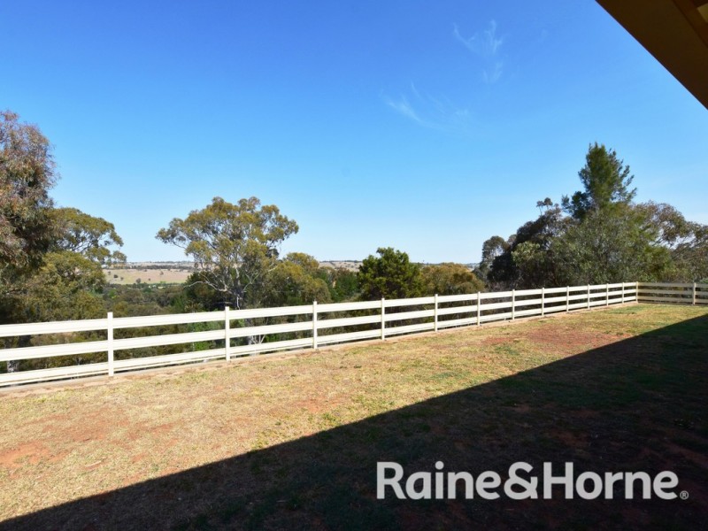10 Narambla Drive, Orange NSW 2800