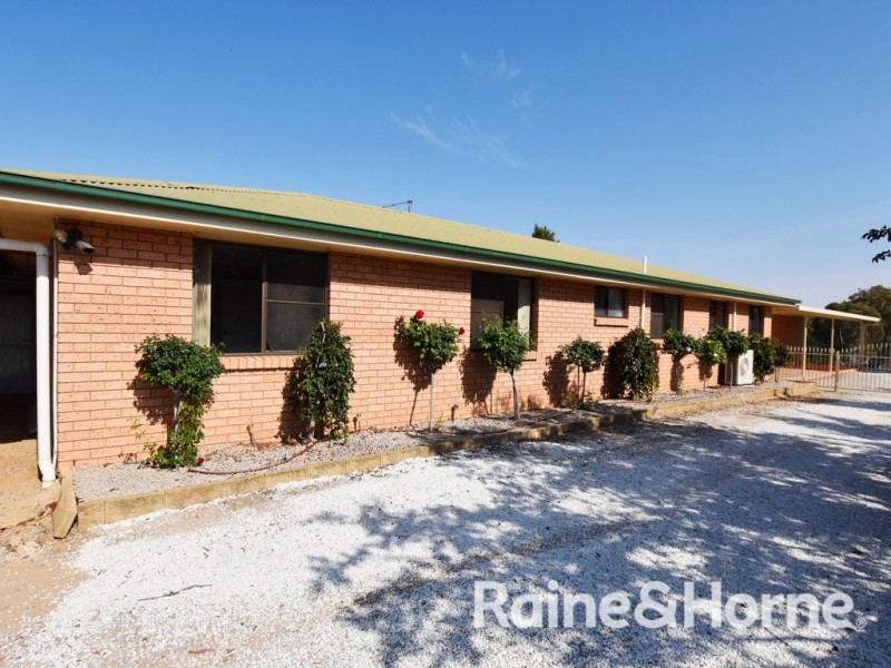 10 Narambla Drive, Orange NSW 2800