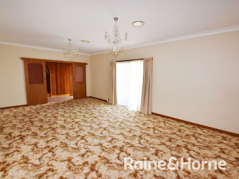 9 Pulari Place, Orange NSW 2800