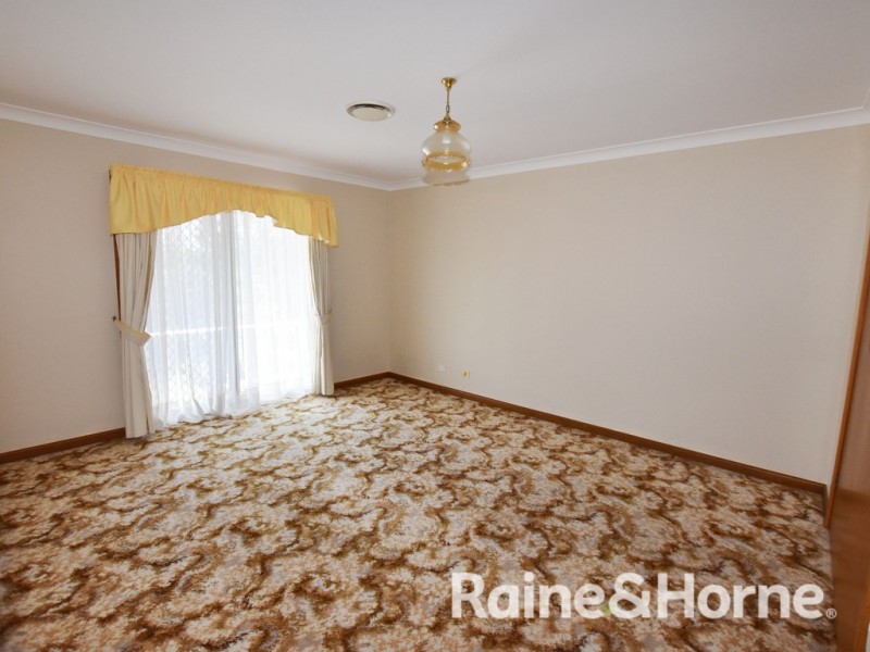 9 Pulari Place, Orange NSW 2800