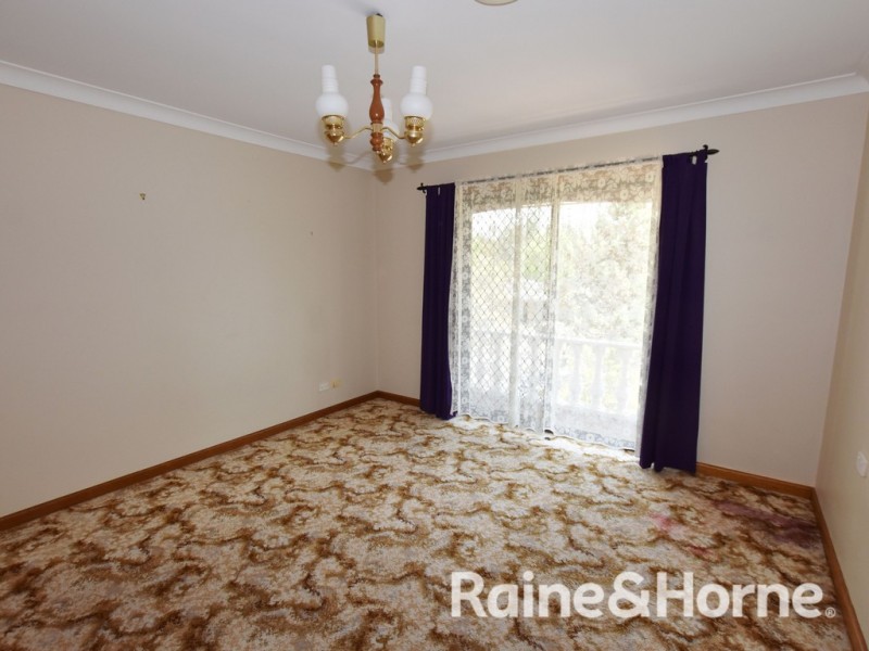 9 Pulari Place, Orange NSW 2800