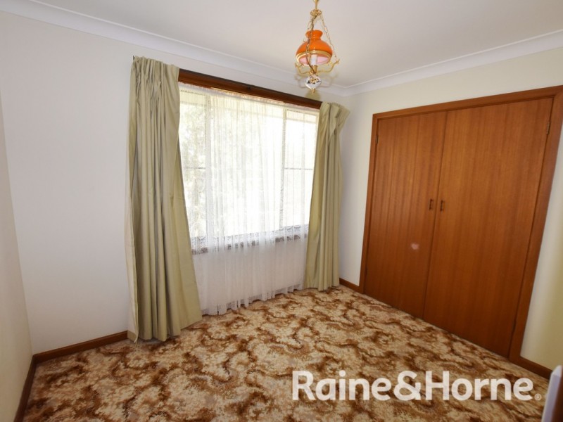 9 Pulari Place, Orange NSW 2800