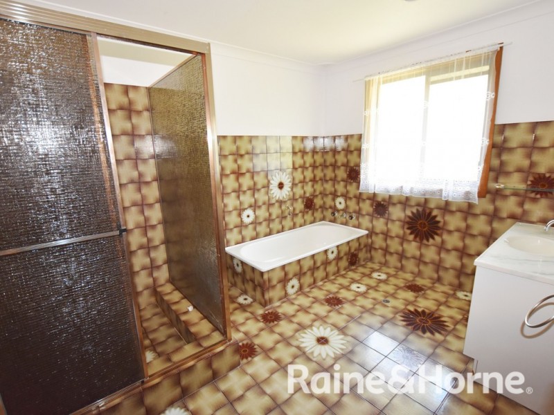 9 Pulari Place, Orange NSW 2800