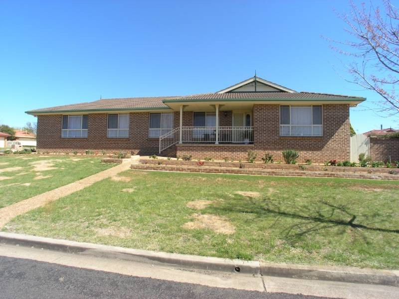 7 Saran Place, Orange NSW 2800
