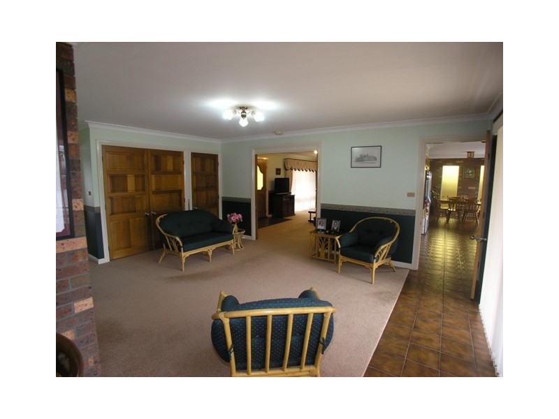 7 Maple Avenue, Orange NSW 2800