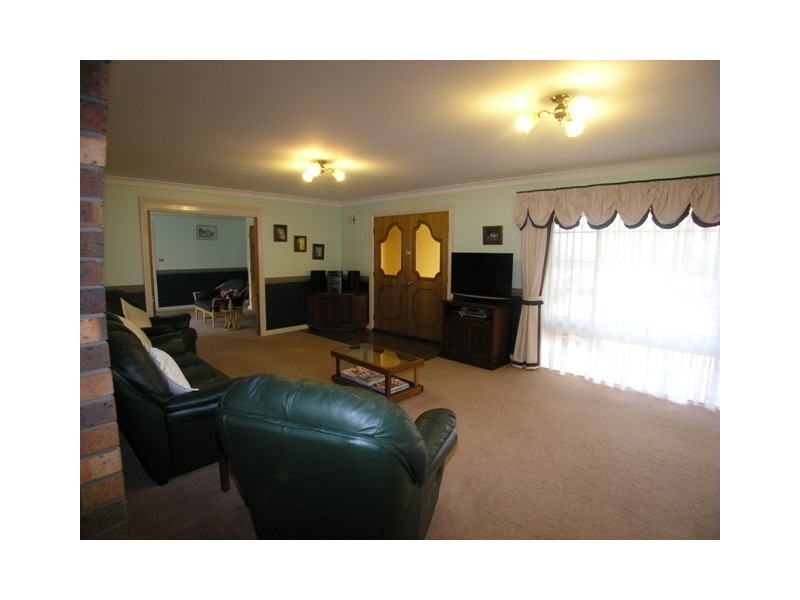 7 Maple Avenue, Orange NSW 2800